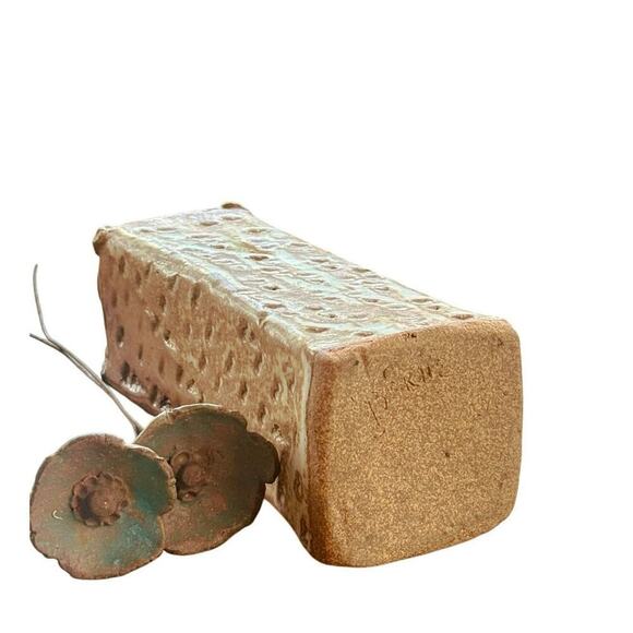 Hand-Built Studio Pottery Vase with Sculpted Metal Flowers – Signed - Picture 7 of 7